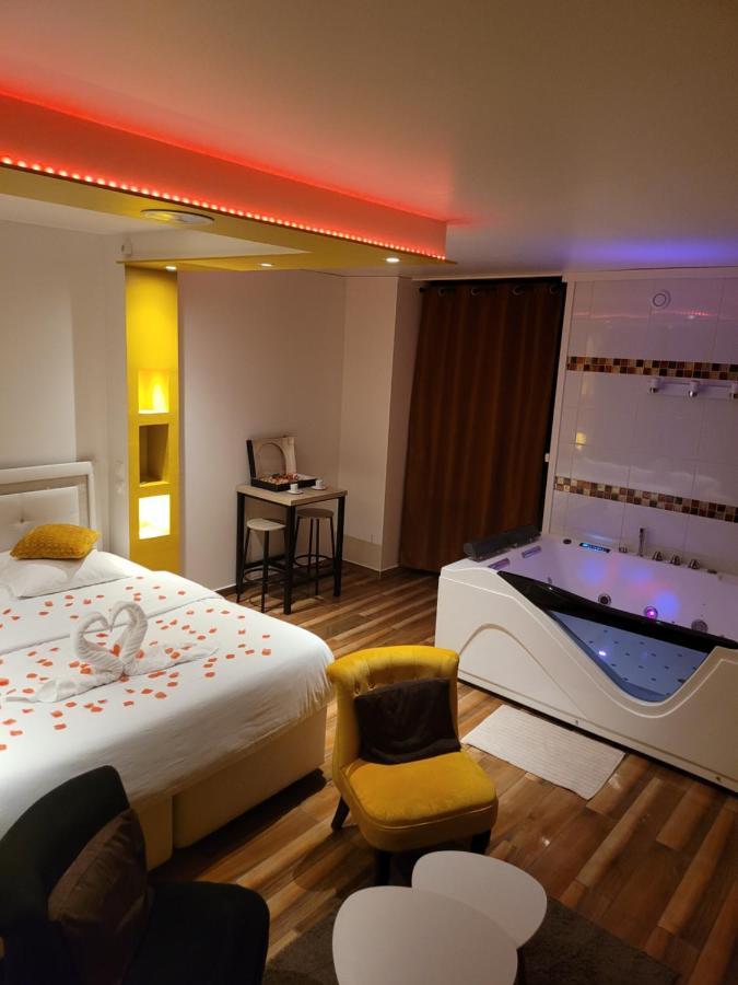 Spa Celyna Appartement Avec Jacuzzi Privatif Лион Екстериор снимка