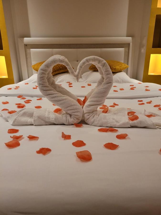 Spa Celyna Appartement Avec Jacuzzi Privatif Лион Екстериор снимка